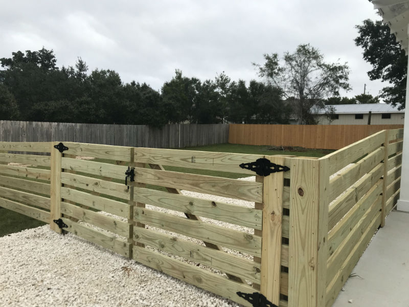 Shadowbox Wood Fence in Beulah, Florida