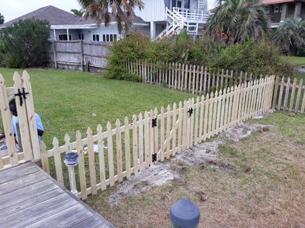 Gothic Style Picket Fence in Pensacola Beach